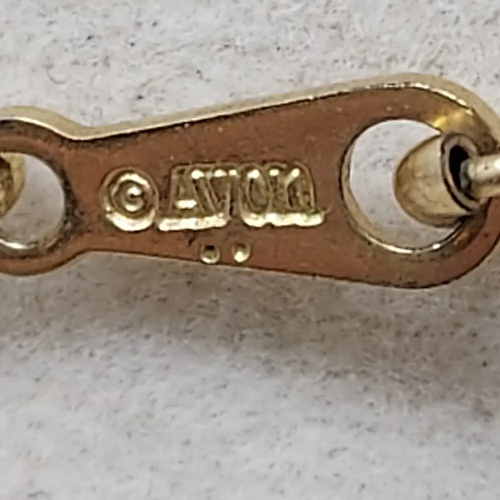 Vintage Avon Child's Necklace Mother Bunny with Babies Gold Tone 11